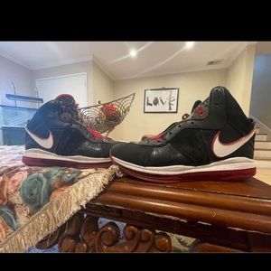 2010 Lebron 8 Bred size 11.5